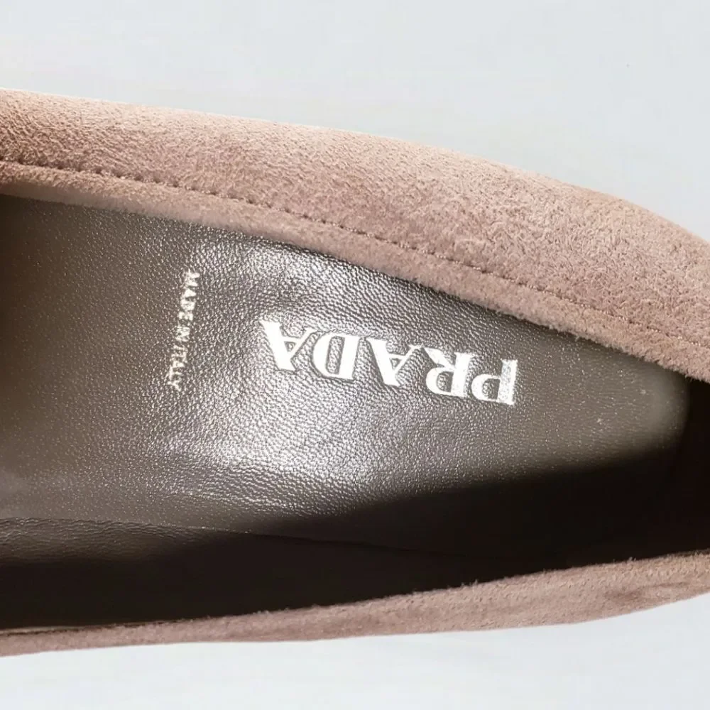 Prada detail dust wear